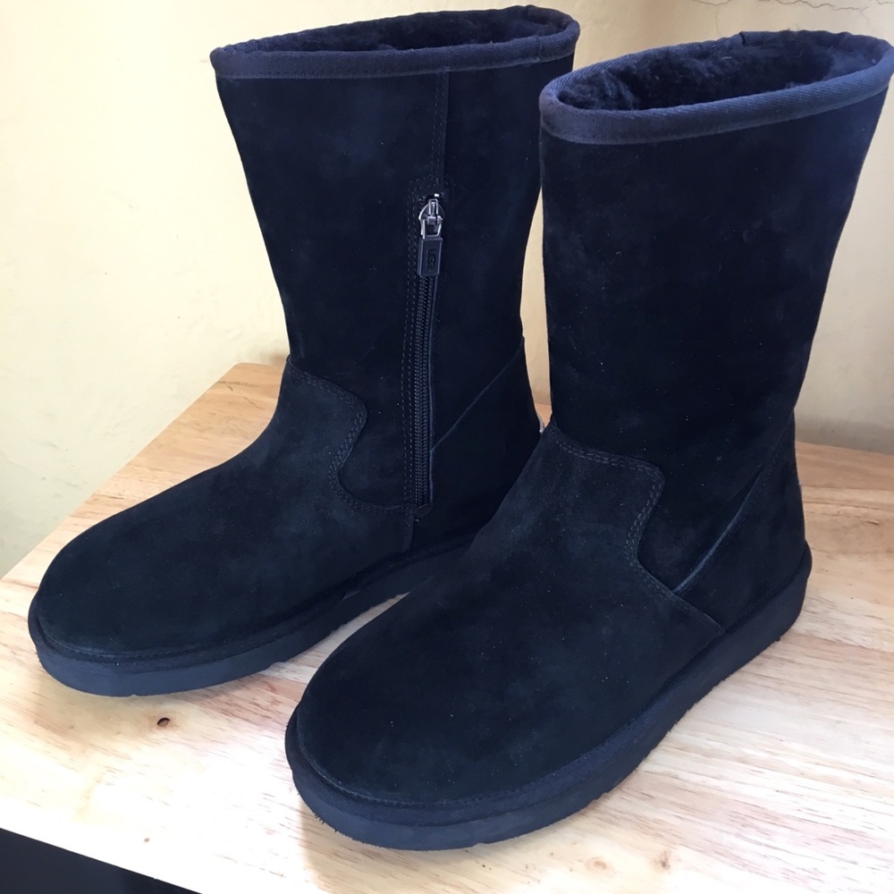Black Ugg Pierce Boot